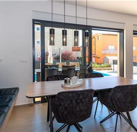 4 Bedroom Villa with Pool near Vodice town, Sibenik Riviera, sleeps 8